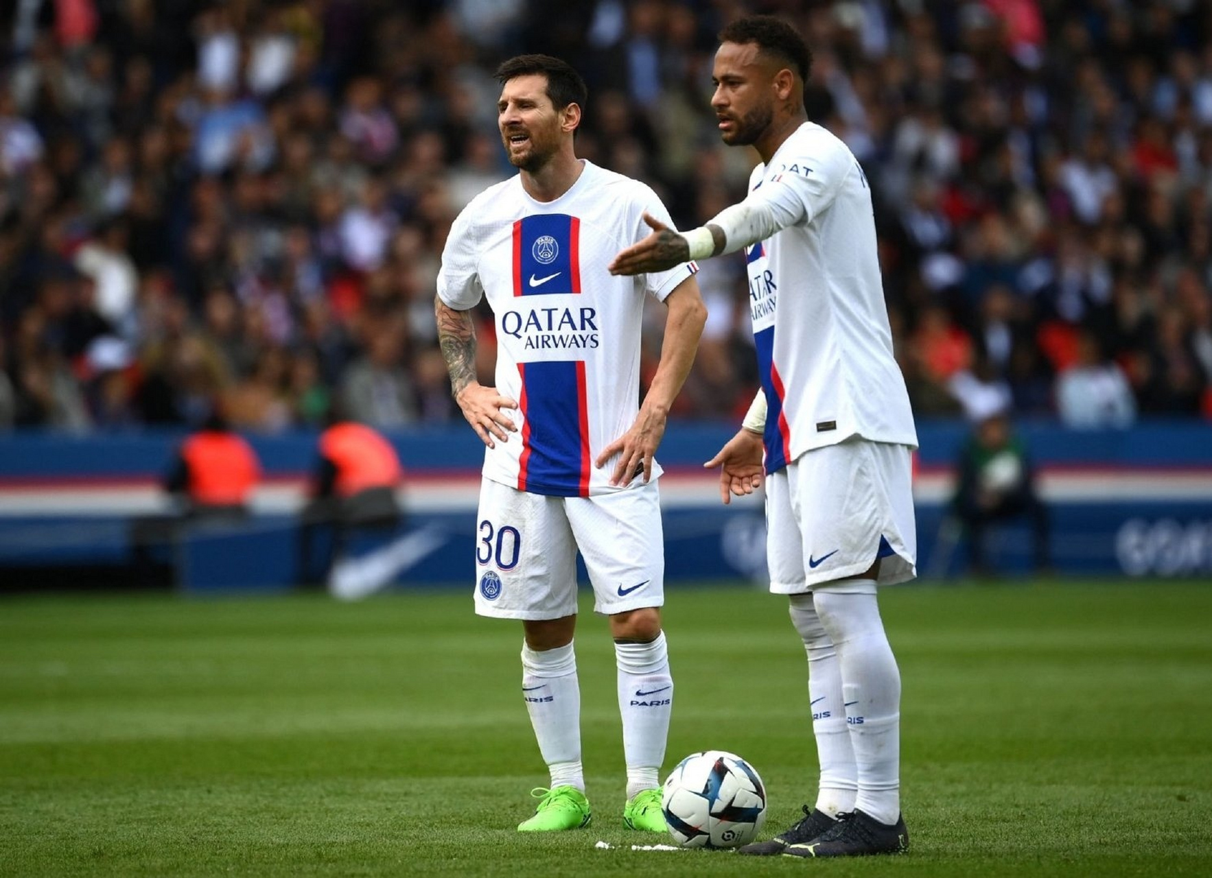 足球巴黎内马尔几号